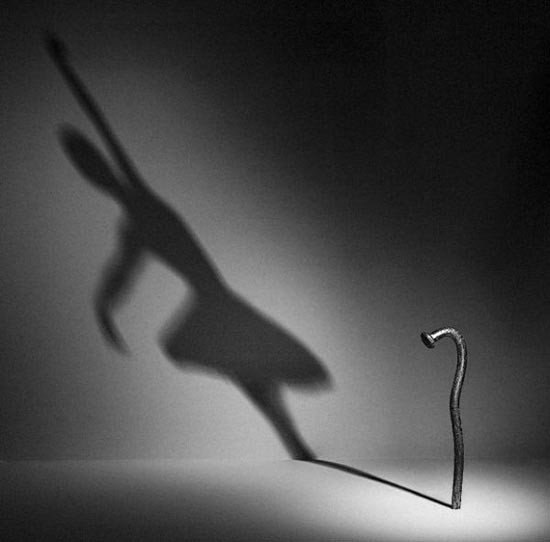 Работа чешского фотографа Vlad Artazov посвящена жизни гвоздей, наложенной на человеческую модель общества