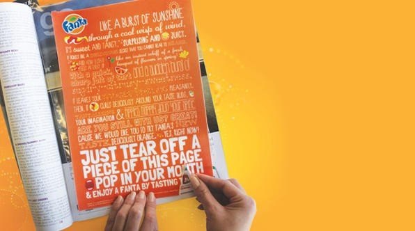 Fanta предлагает читателям глянцевых журналов попробовать новый вкус напитка, съев кусочек страницы.
